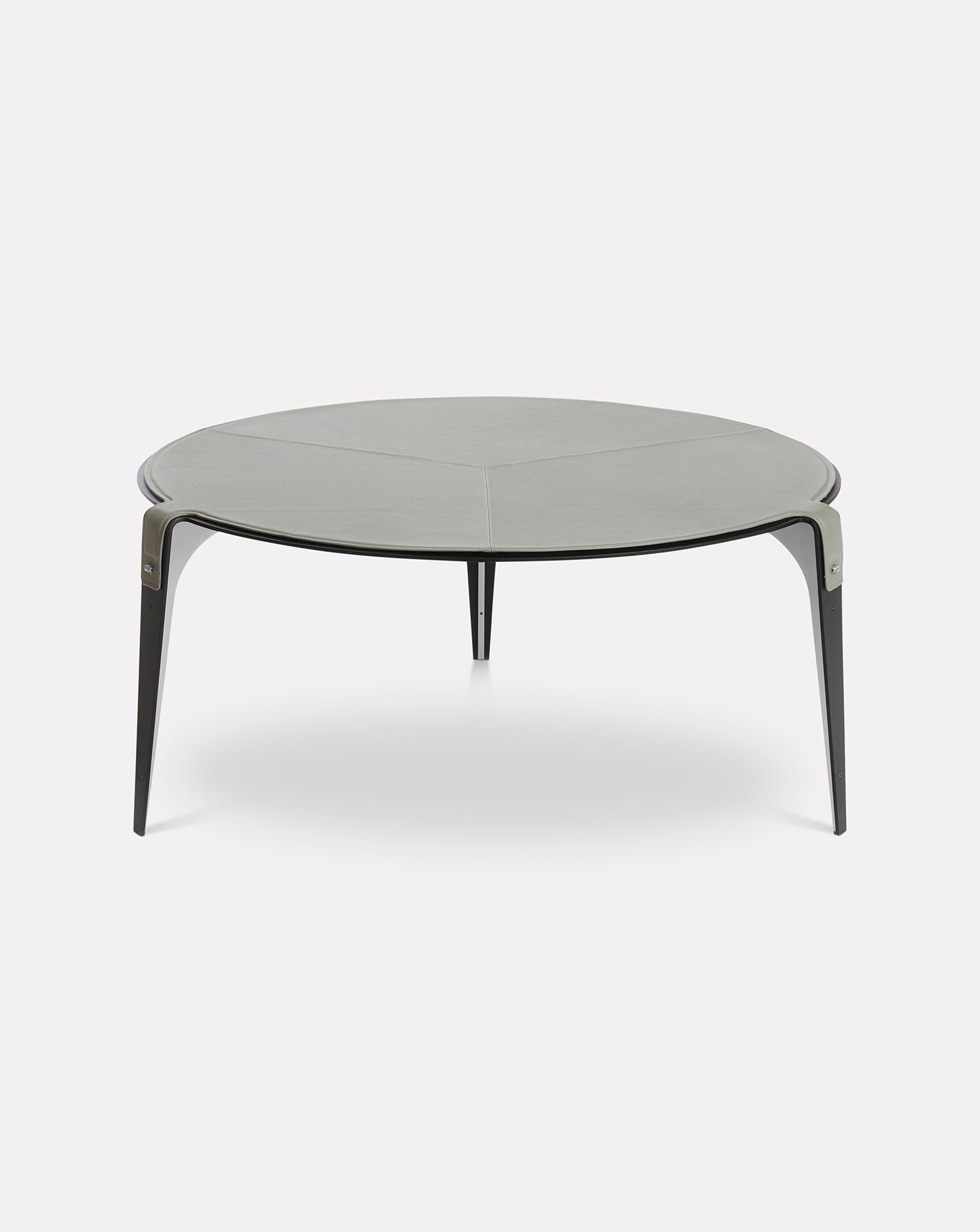 Table basse grise et métallique