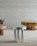 Table d'appoint en métal liquide