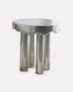 Table d'appoint en métal liquide