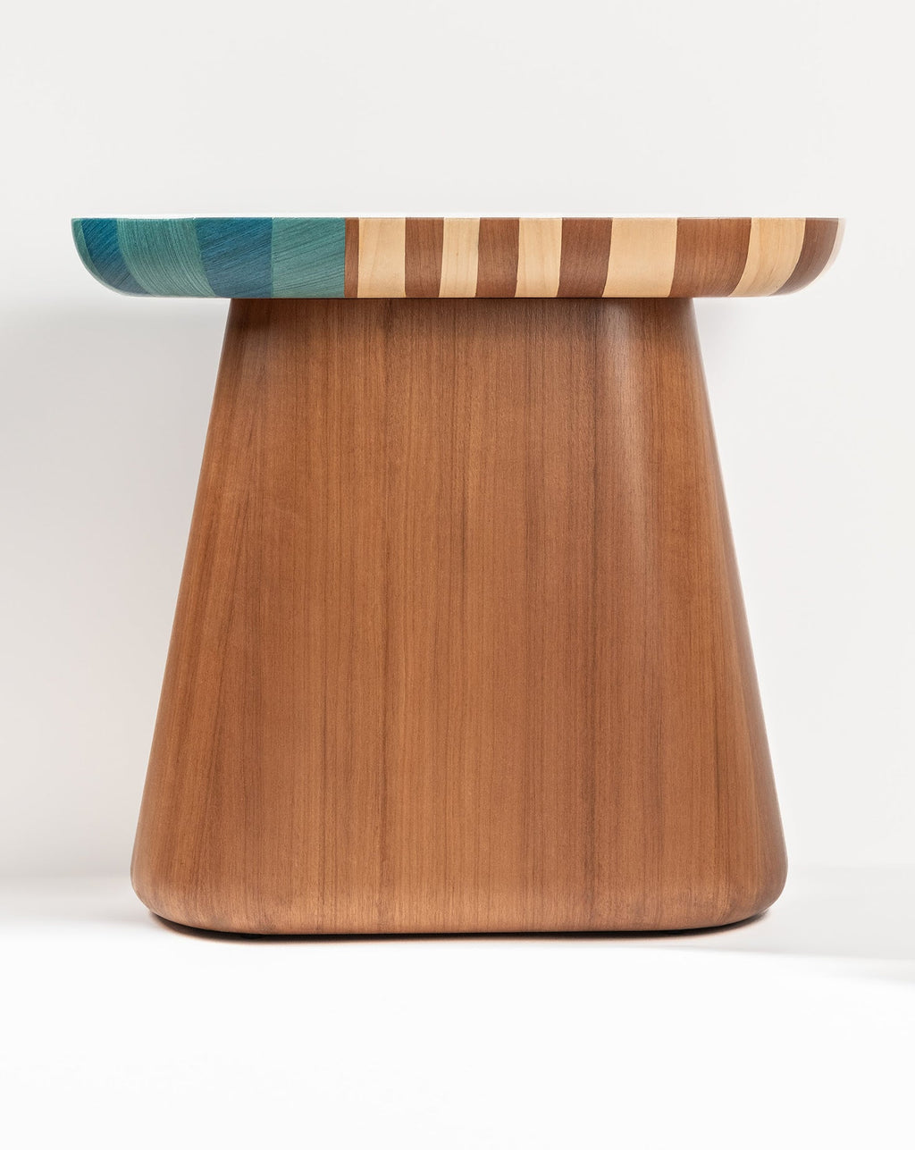 Table d'appoint en noyer