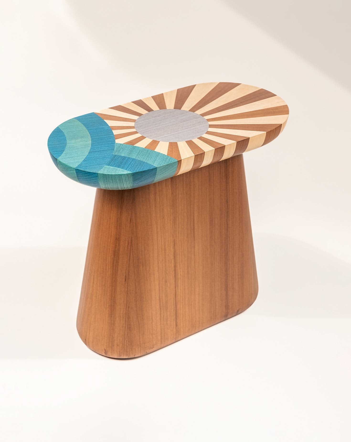 Table d'appoint en noyer