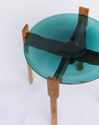 Table d'appoint avec plateau en bois et verre