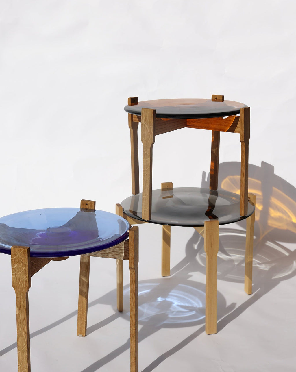 Table d'appoint avec plateau en bois et verre